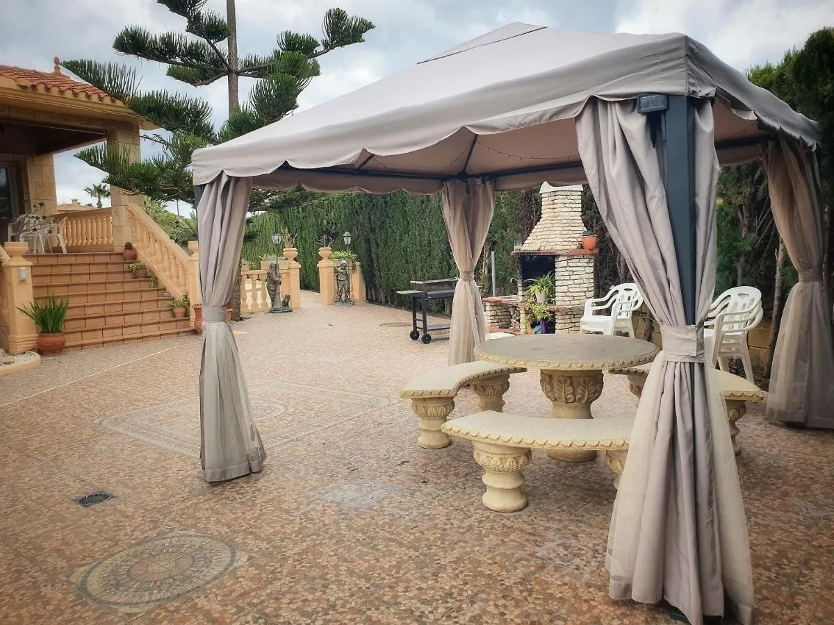 Villa Tres Palmeras muy cerca de Albir y Benidorm L'Alfas del Pi